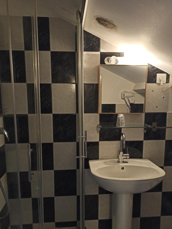 Le Poudrier Hotel ลิมอจส์ ภายนอก รูปภาพ